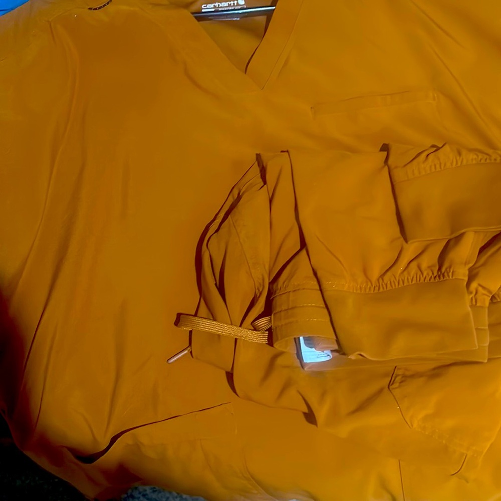 Carhartt scrub set xl top large bottoms